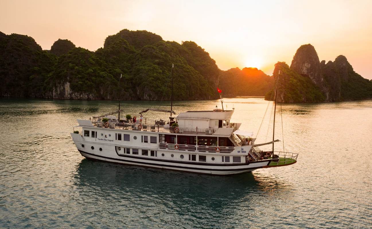 Bai Tu Long Bay – 2 day 1 night Bai Tu Long Bay – 2 day 1 night
